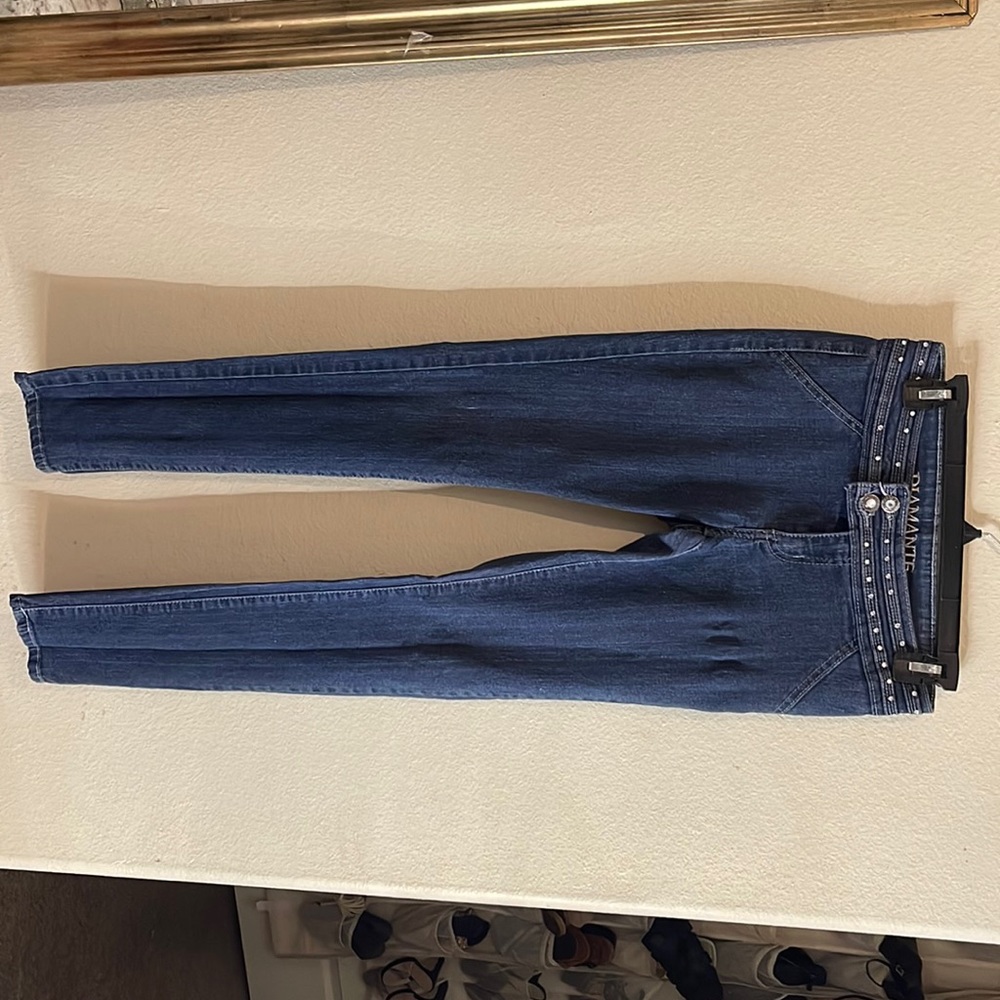 Beautiful low rise Diamanté jeans with sparkles on waist and back pockets.